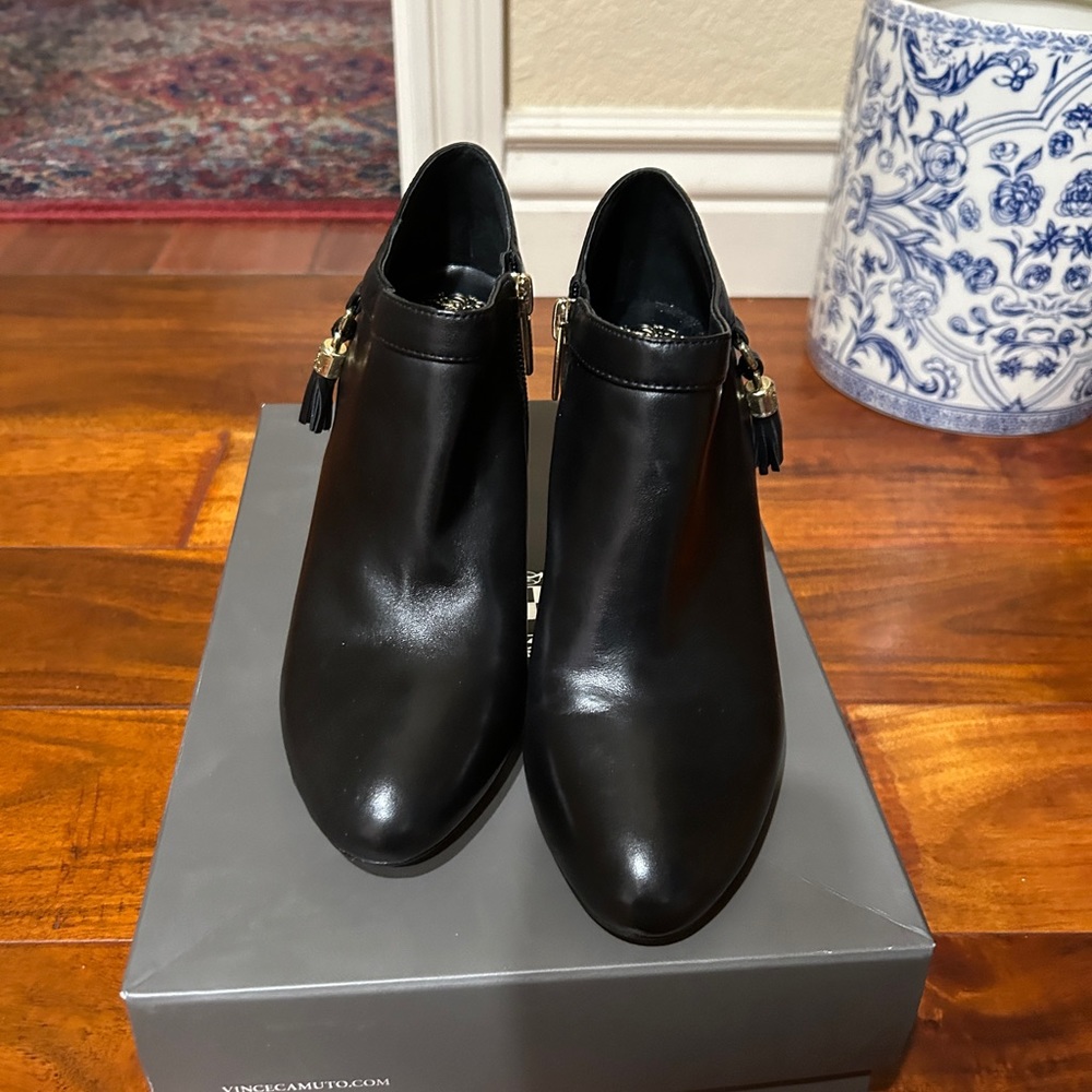 Vince Camuto Boots size 7 Black